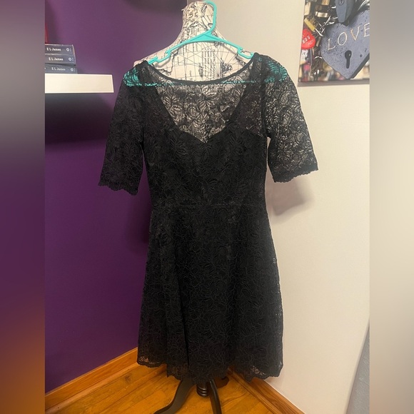 David’s Bridal Style F15721 Black Lacelike Dress - Picture 2 of 11